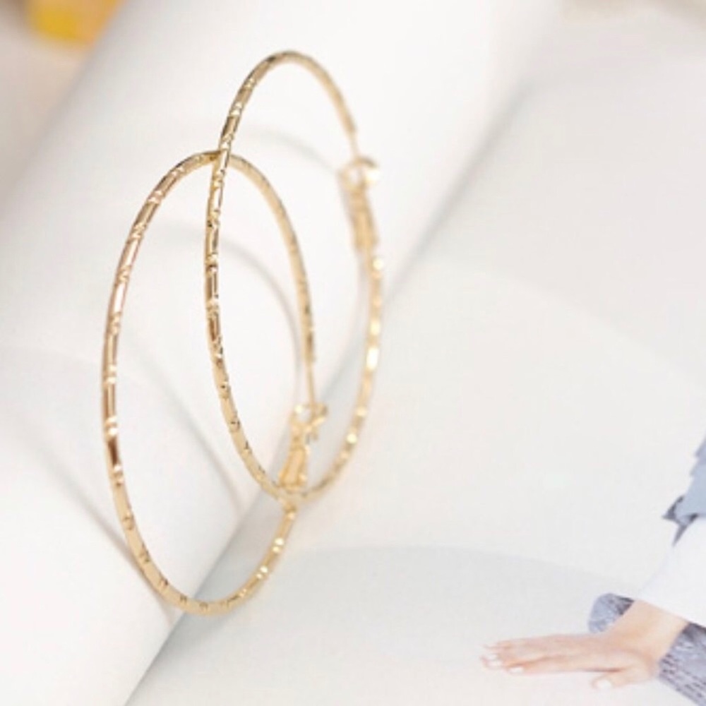 🆕 Boho Gold Tone Bamboo Print Hoop Earring